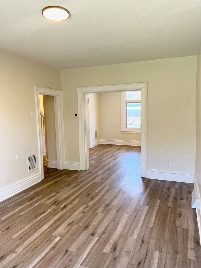 Foto del edificio - Newly Renovated 4 Bed, 1 Bath - Spacious H...