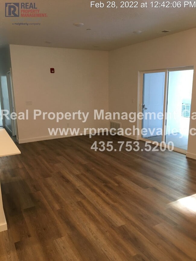 Building Photo - 461 W 40 S