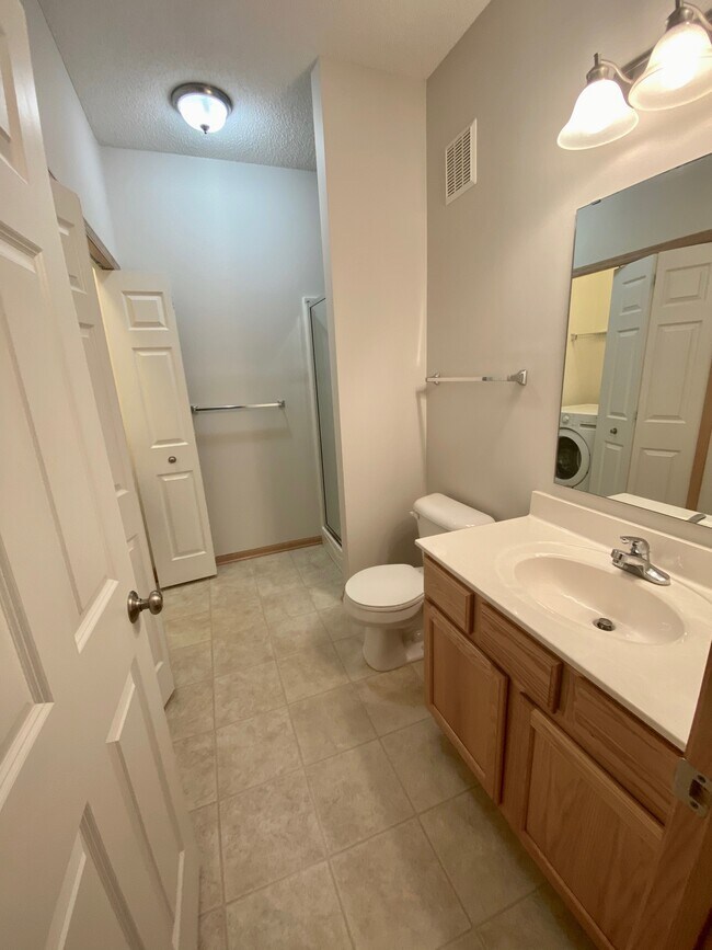 Guest bathroom with shower and laundry - 17606 Glasgow Way
