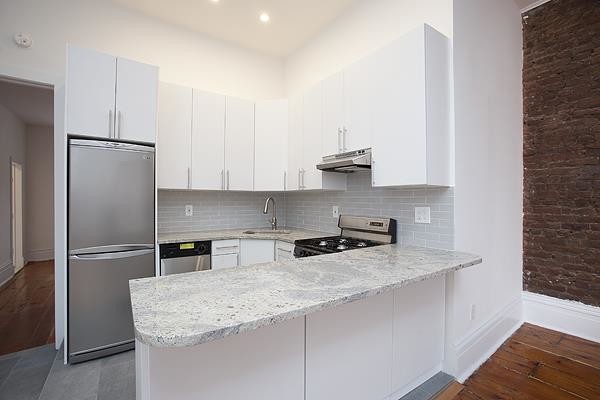 Foto del edificio - 28 West 8th Street