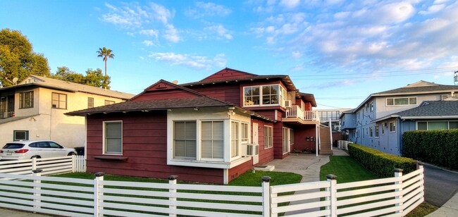 Foto del edificio - 5313 Radford Ave