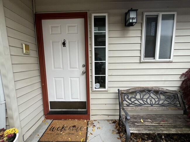 Foto del edificio - Light-Filled 3BR Home with Fireplace & Har...