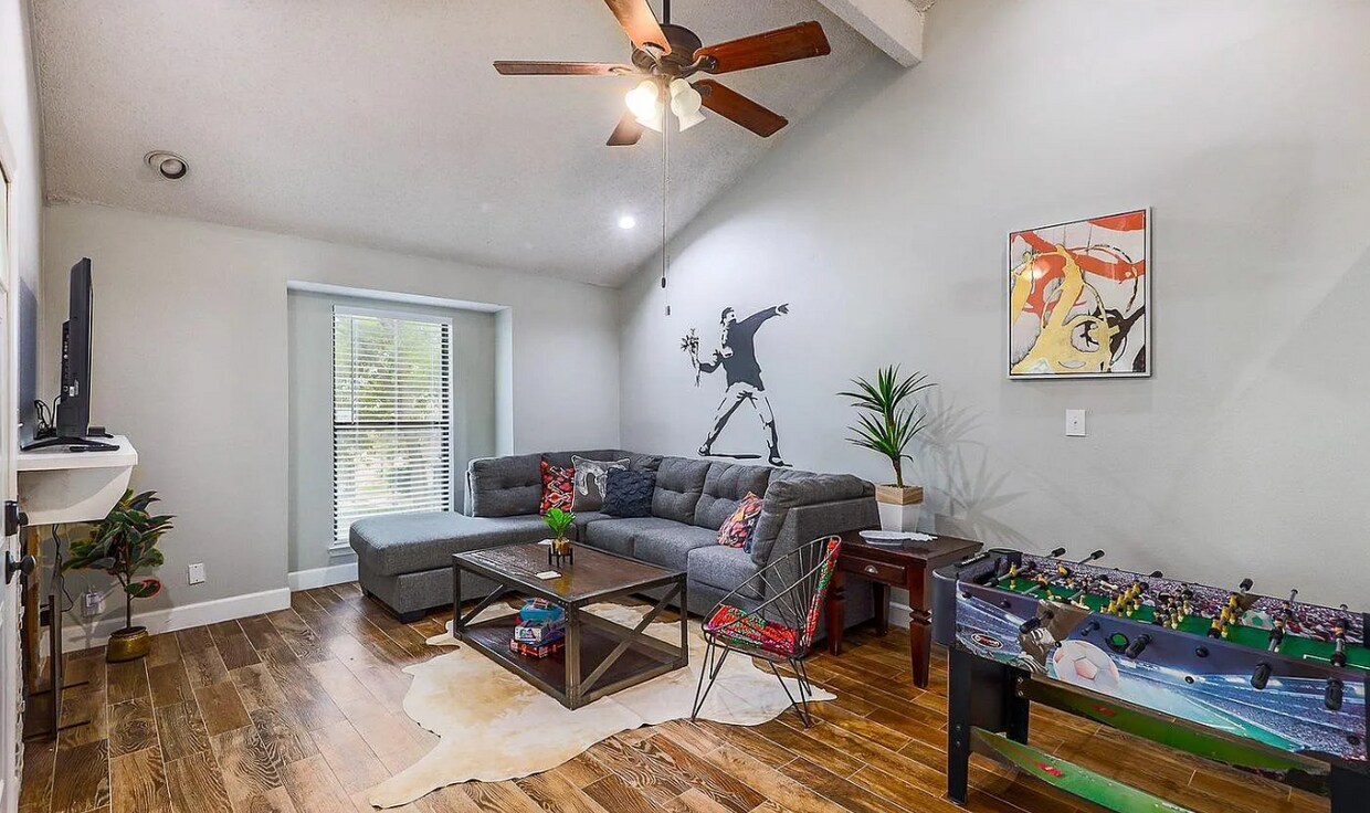 Primary Photo - 1702 Timber Ridge Dr
