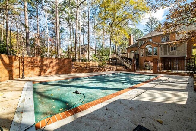 Building Photo - 8750 Torrington Dr