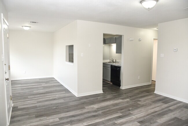 Building Photo - 700 Navarro Dr
