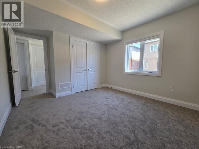 Building Photo - 708 Autumn Willow Dr