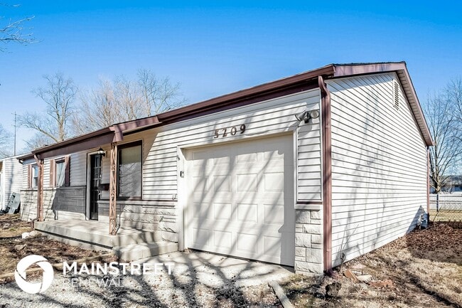 Foto del edificio - 5209 E White Ln