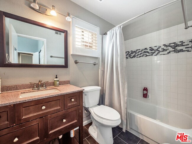 Ensuite 1 - 433 E Tamarack Ave