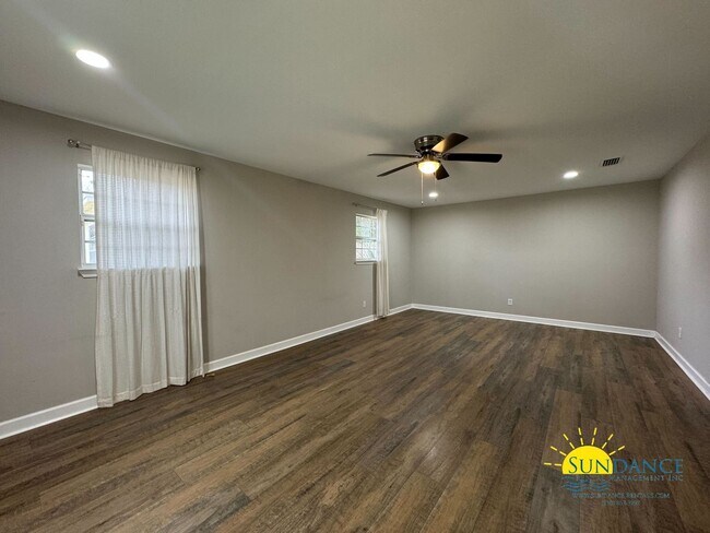 Foto del edificio - Stunning Renovated Home East of Hurlburt F...