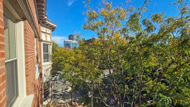 Foto del edificio - 3800 N Wilton Ave