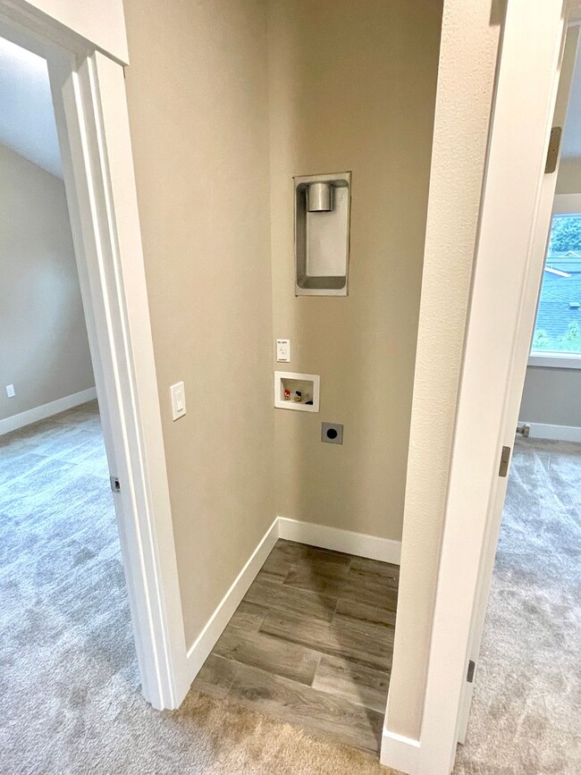 Building Photo - LASHJ02