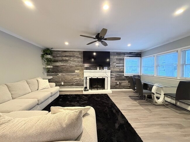 Building Photo - 43 Frankton Ave