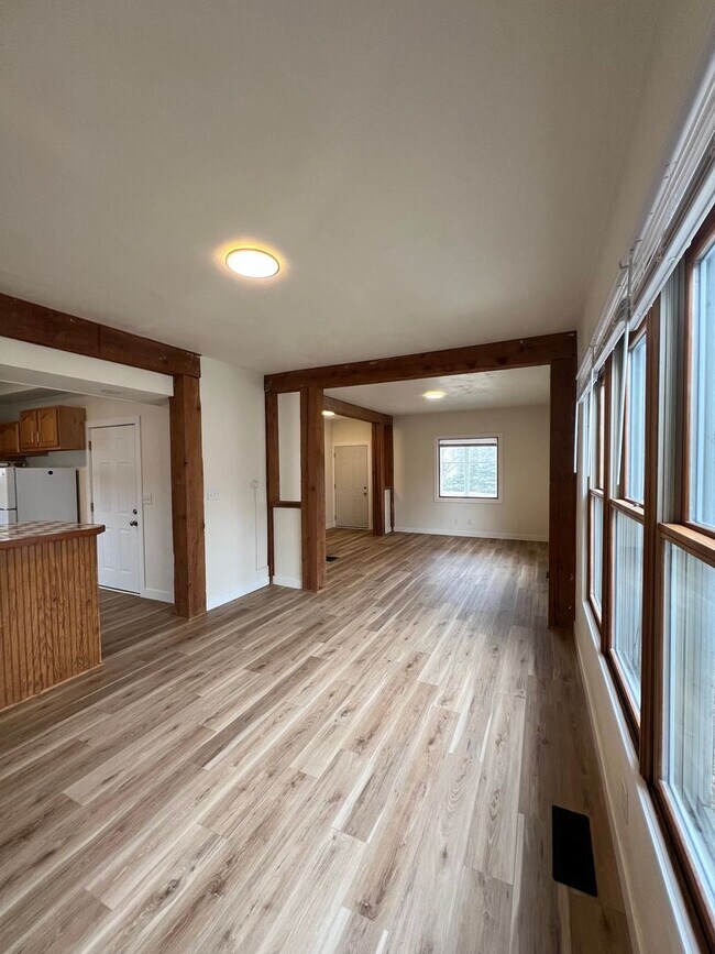 Foto del edificio - 835 Waugoo Ave