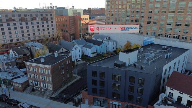 Foto del edificio - 50-52 Easton Ave