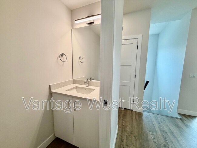 Photo du bâtiment - 1225-1225 Findlay Rd