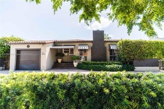 Building Photo - 1921 SW 18th Ave