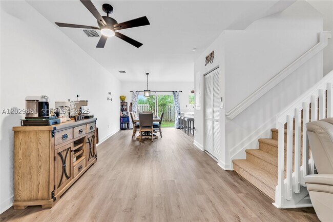 Foto del edificio - 448 NW 12th St