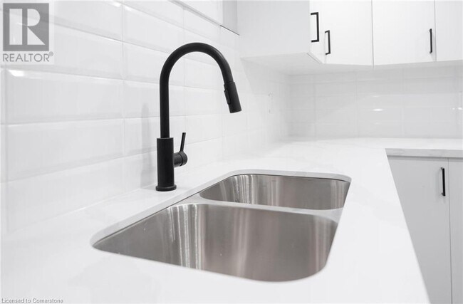 Photo du bâtiment - 102 E 41st St