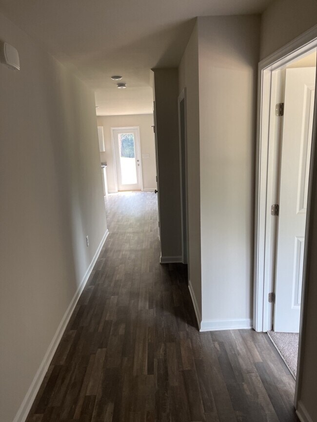 Foto del edificio - Brand New 4 Bedroom in Duncan