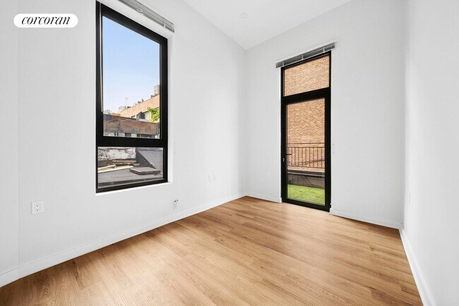 Foto del edificio - 317 W 51st St