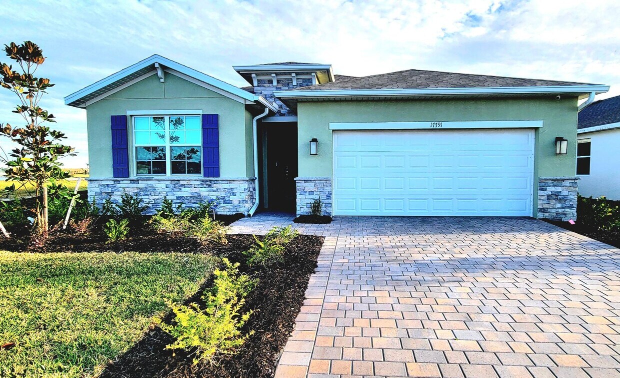 Photo - 17827 Shade Tree Loop - 17827 Shade Tree Loop