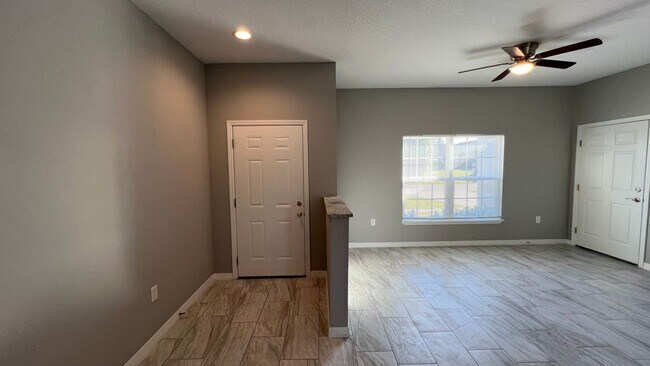 Building Photo - Incredible 3 Bedroom, 2 Bathroom Home in P...