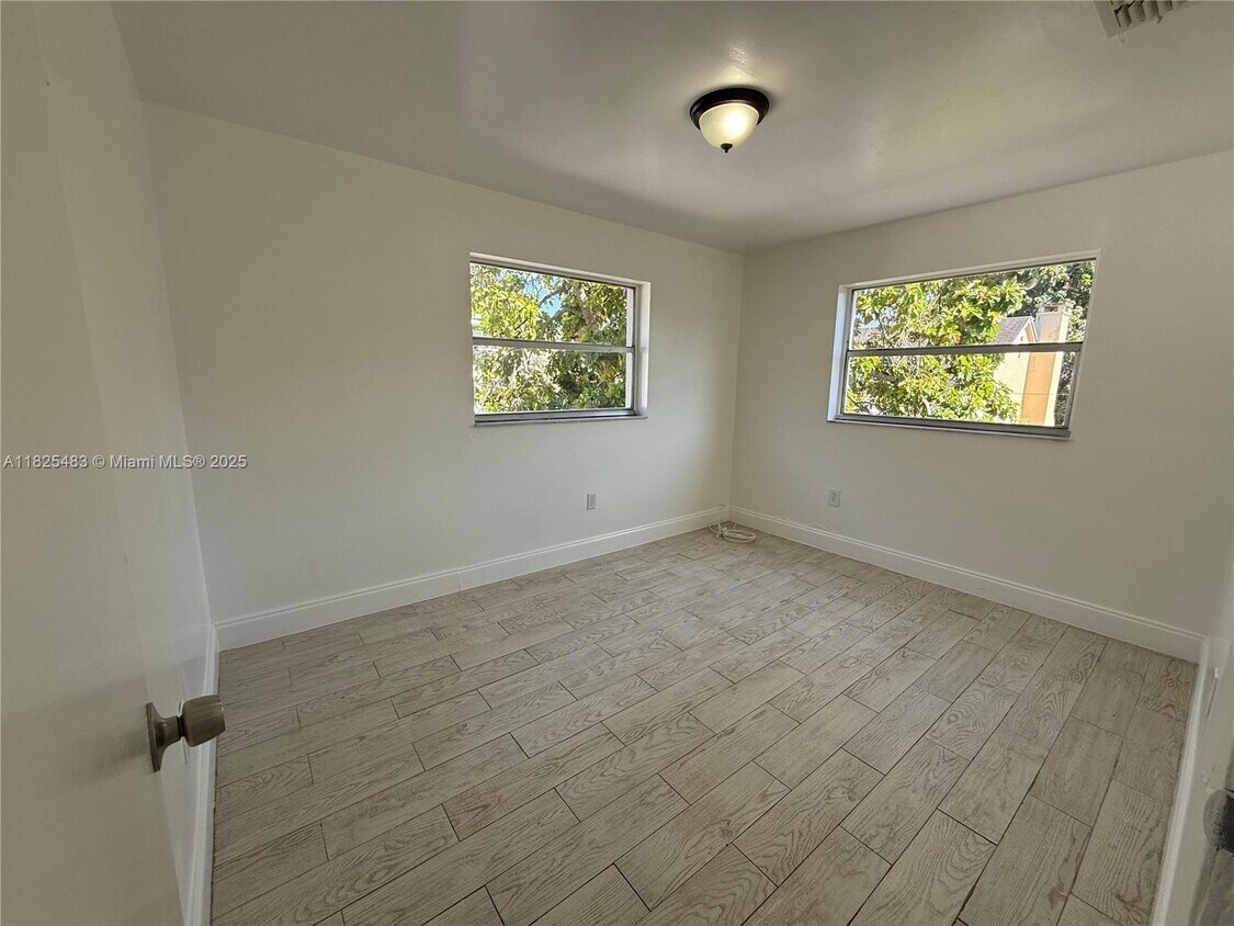 Foto del edificio - 1035 SW 4th St