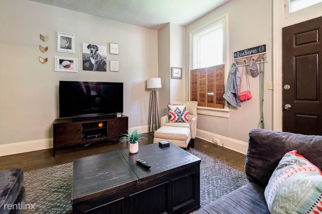 Foto del edificio - 1 br, 1 bath Townhome - 710 S 5th STreet