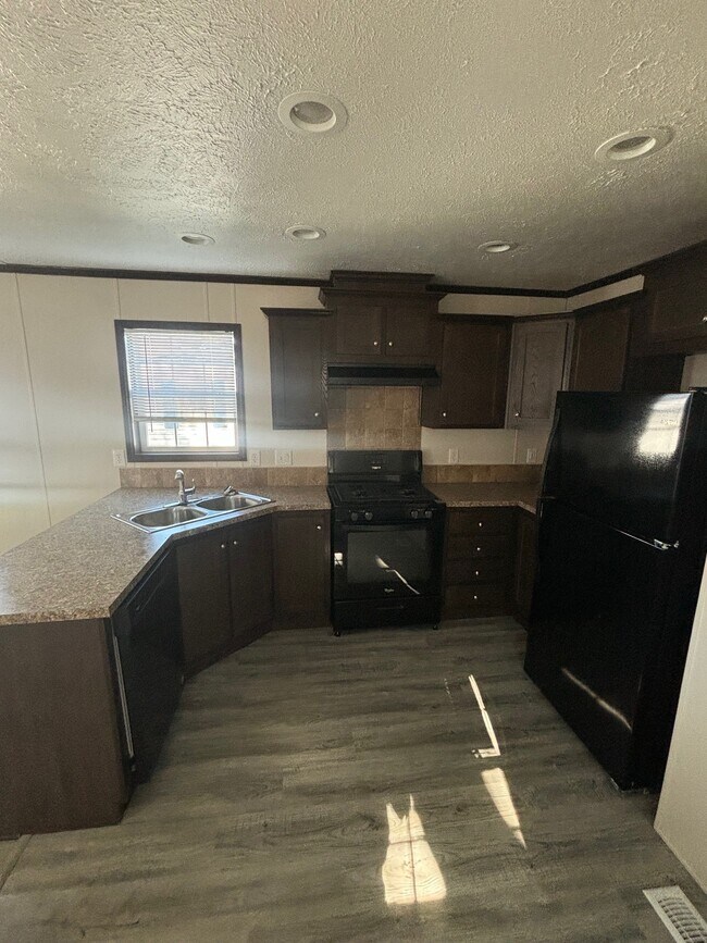 Foto del edificio - 831 N Pontiac Trail