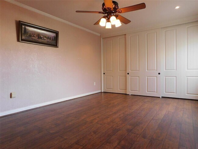 Building Photo - 2324 Woodland Park Dr