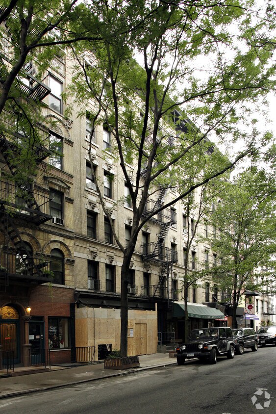 216 E 10.º ¡St - 216 E 10th St