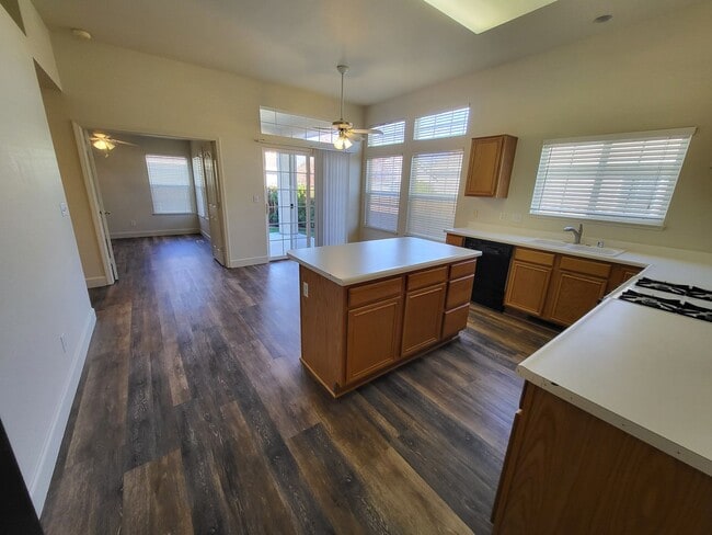 Foto del edificio - 1240 Shadowridge Dr