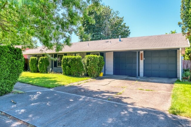 Charming 3 Bed/1 Bath Ranch with Bonus Room - Charming 3 Bed/1 Bath Ranch with Bonus Room House