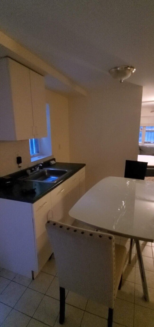 Foto del edificio - 248 Riverview Pl