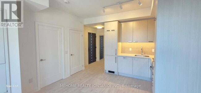 Building Photo - 20 Soudan Ave