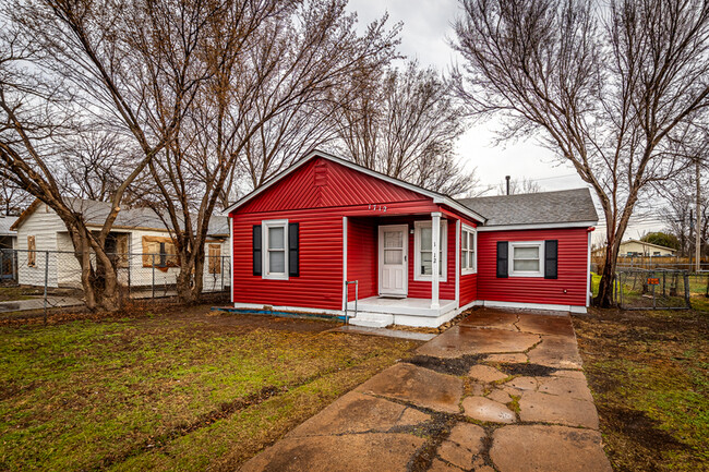 Building Photo - 1712 NW Williams Ave