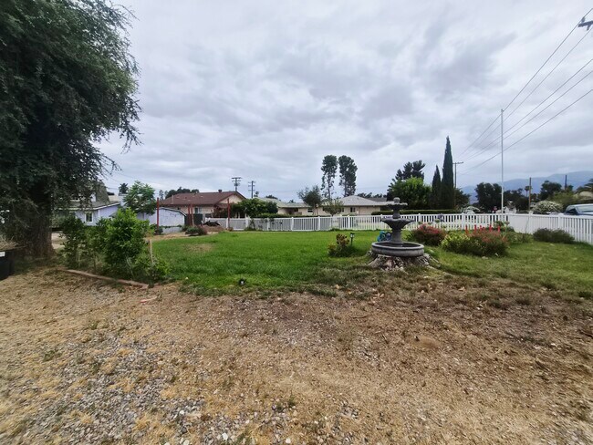 Foto del edificio - 737 Edgar Ave