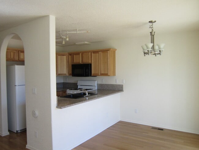 Building Photo - Lanc1710/1714