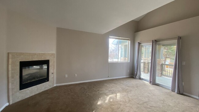 Building Photo - 2 Bedroom 2 1/2 Bathroom Brighton Condo