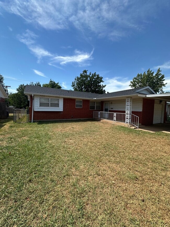 Photo - 1101 Hampton Dr House
