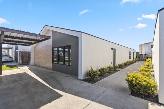 Building Photo - 1400 Hibiscus Ave