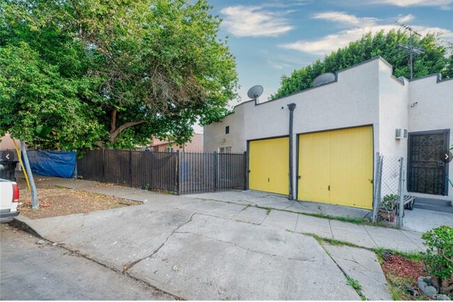 1 car garage - 2715 Wabash Ave