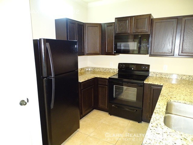 Foto del edificio - 6022 Jax Way