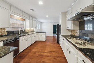 Building Photo - 7215 Alderney Dr