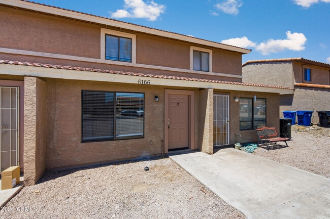 Foto del edificio - 6166 E Glencove St