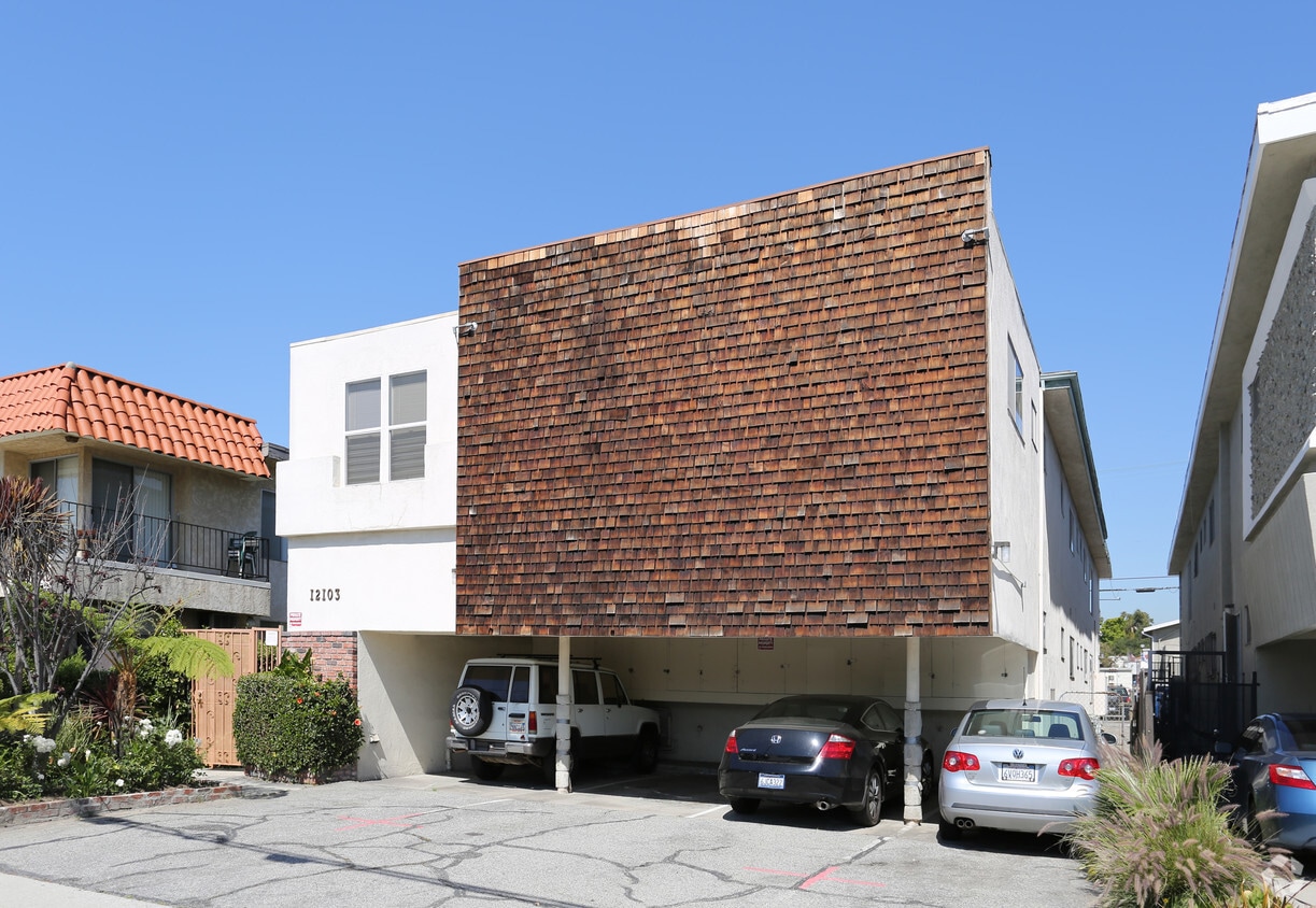 Primary Photo - 12103 Pacific Ave