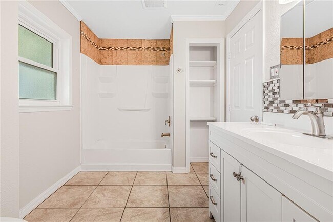 Foto del edificio - 1607 S Lakeview Ave