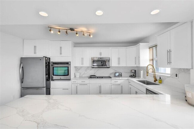 Foto del edificio - 2750 NE 183rd St