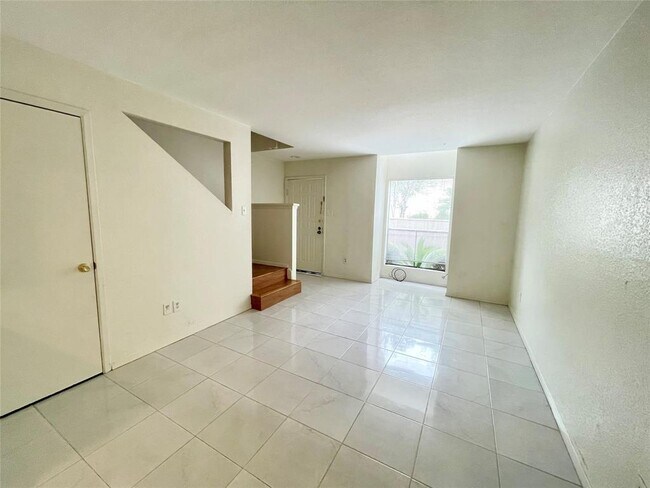 Building Photo - 2100 Wilcrest Dr