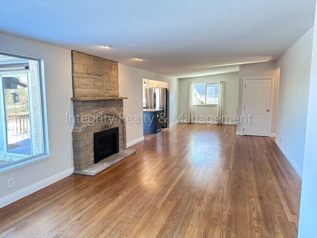 Foto del edificio - 3 Bed/2 Bath, 1,930 Sqft - 9805 W 35th Ave...